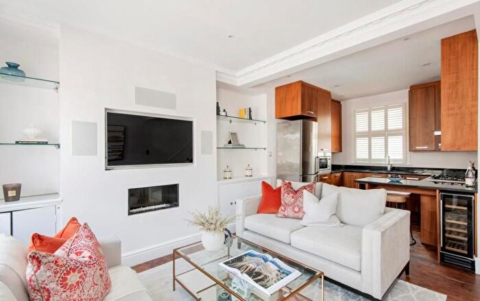 3 Bedroom Flat To Rent In Carlton Hill, St John's Wood, London, NW8