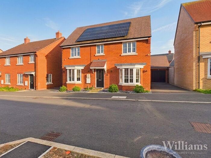 4 Bedroom Detached House For Sale In Olympia Way, Aylesbury, HP18