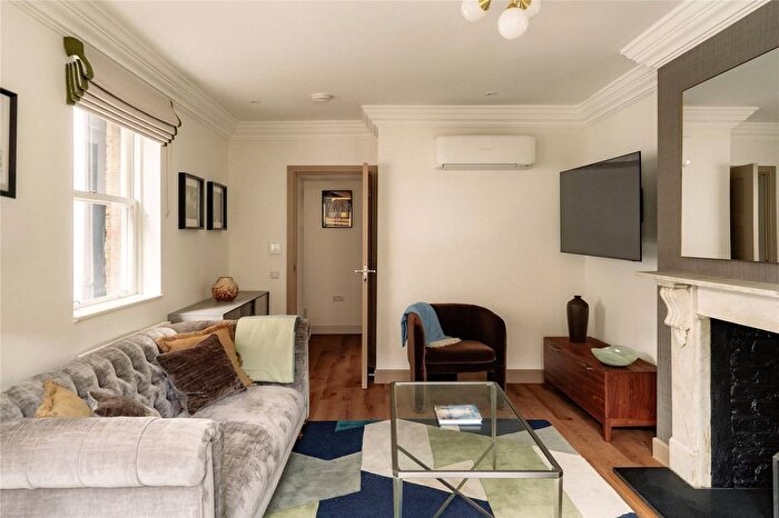 2 Bedroom Flat To Rent In Beaufort Gardens, Chelsea, SW3