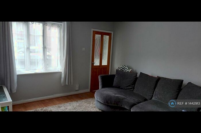 2 Bedroom Terraced House To Rent In Heron Drive, Luton, LU2