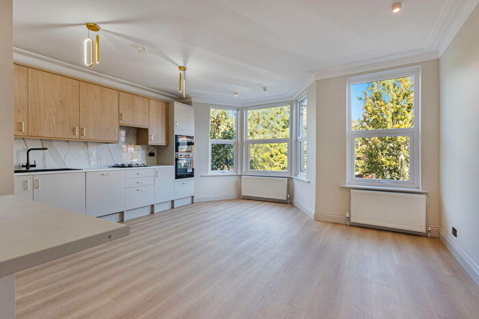 4 Bedroom Maisonette For Sale In Mountfield Road, Finchley Central, N3