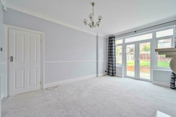 4 Bedroom Semi-Detached House To Rent In Baring Road, Lee, London, SE12
