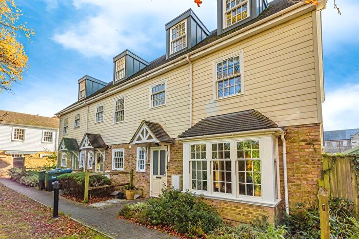 4 Bedroom End Terrace House For Sale In Bennetts Rise, Haywards Heath, RH16