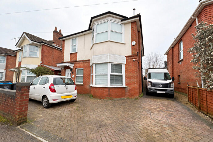 4 Bedroom Detached House For Sale In Capstone Road, Bournemouth, BH8