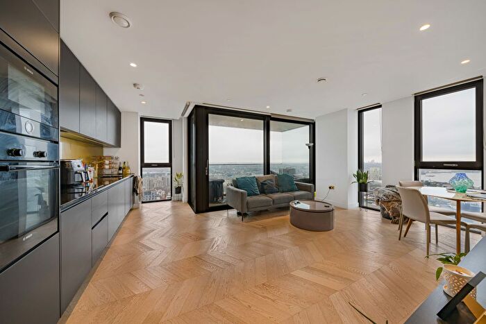 2 Bedroom Flat For Sale In The Waterman, Tidemill Square, Lower Riverside, Greenwich Peninsula, SE10