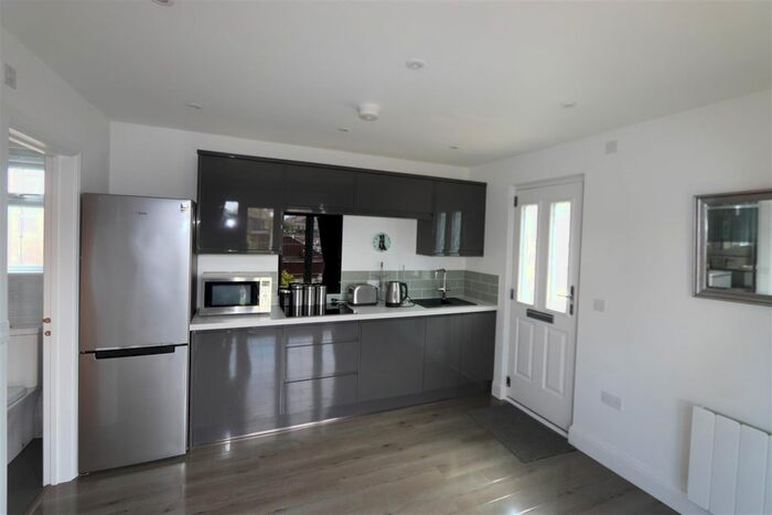 1 Bedroom Detached Bungalow To Rent In Thornford Gardens, Southend-On-Sea, SS2