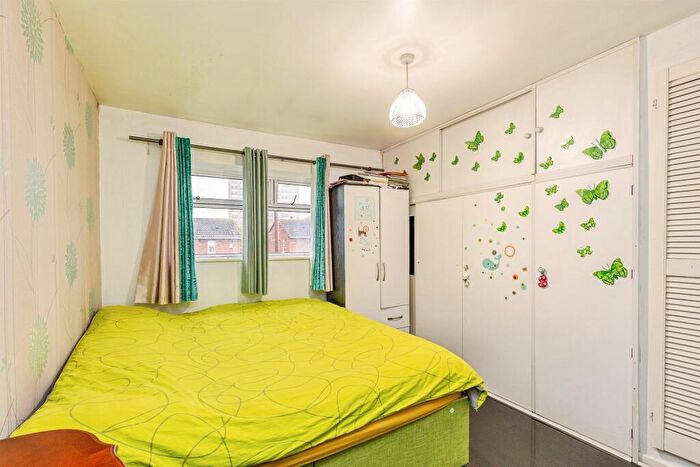 3 Bedroom Semi-Detached House For Sale In Machin Road, Bristol, BS10 - Photo 10