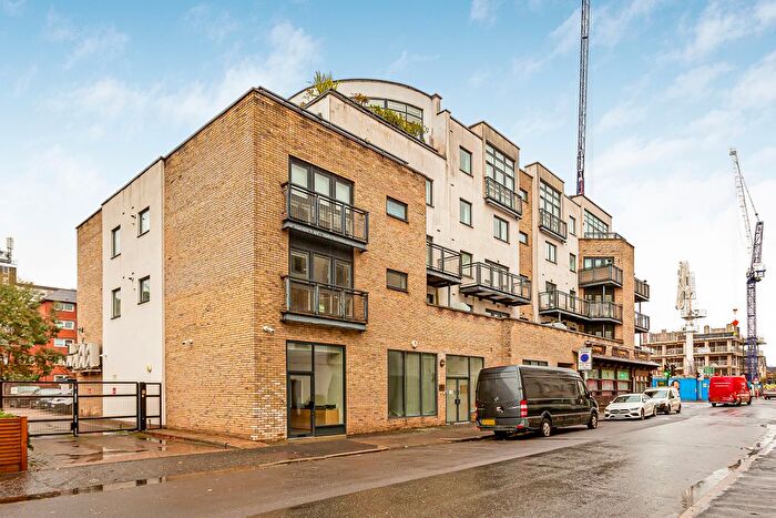 2 Bedroom Flat To Rent In A Montague Road, Wimbledon, SW19