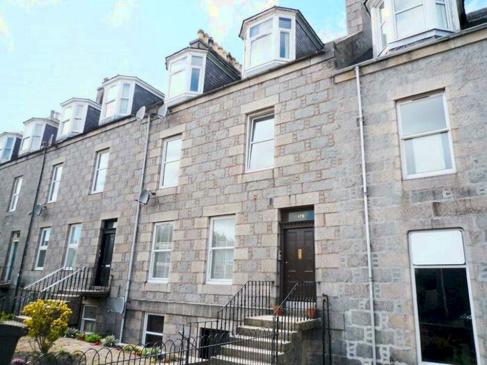 2 Bedroom Flat To Rent In Great Western Road, First Floor, Aberdeen, AB10