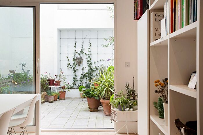 3 Bedroom End Of Terrace House For Sale In Osiers Road, Putney, London, SW18