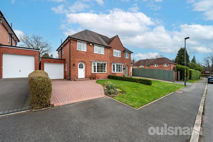 3 Bedroom Semi Detached House For Sale In Iris Close, Bournville Village Trust, Selly Oak, Birmingham, B29