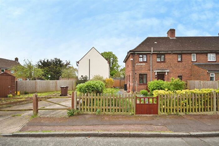 3 Bedroom End Terrace House For Sale In Hawthorn Hatch, Brentford, TW8