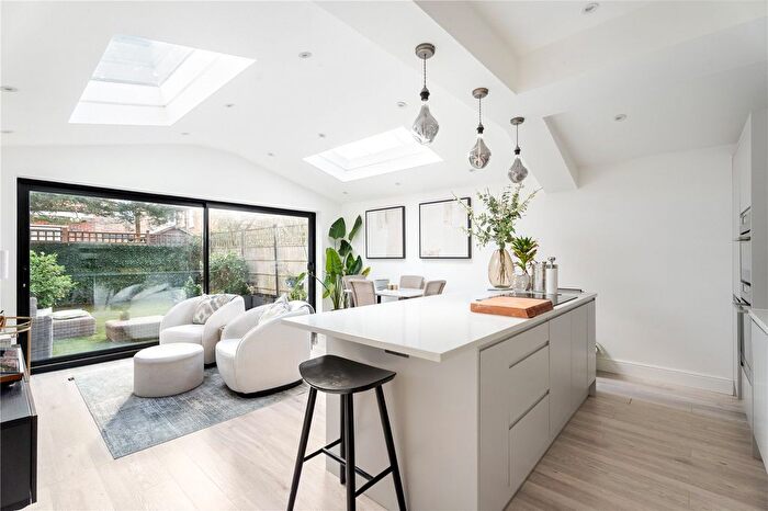 2 Bedroom Flat To Rent In Nimrod Road, SW16