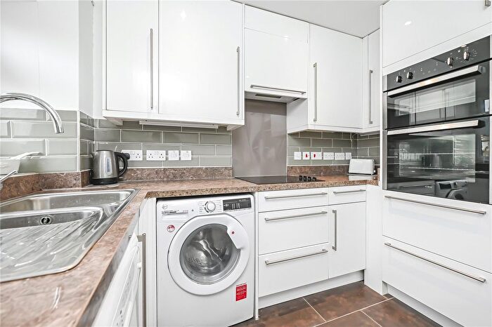 1 Bedroom Flat For Sale In Gumley Gardens, Isleworth, TW7