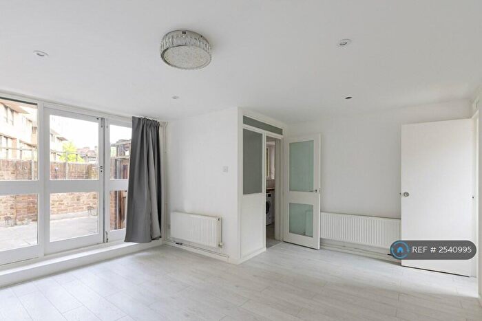 3 Bedroom Flat To Rent In Burr Close, London, E1W