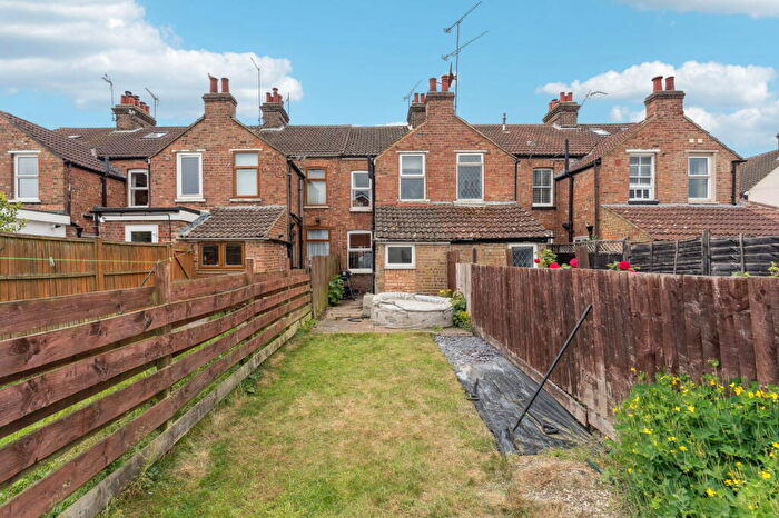 2 Bedroom Terraced House For Sale In Cross Street North, Dunstable, LU6