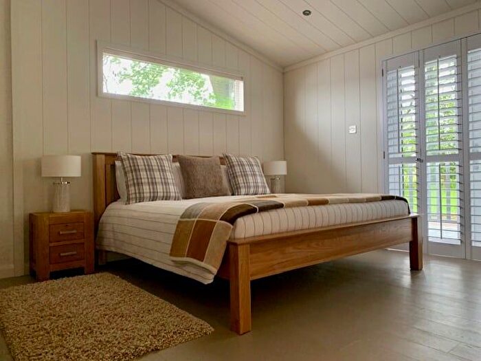 2 Bedroom Chalet For Sale In Westfield Lane, Hastings, TN35