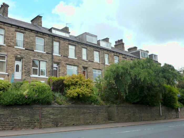 3 Bedroom Terraced House To Rent In Haugh Shaw Road, Halifax, HX1