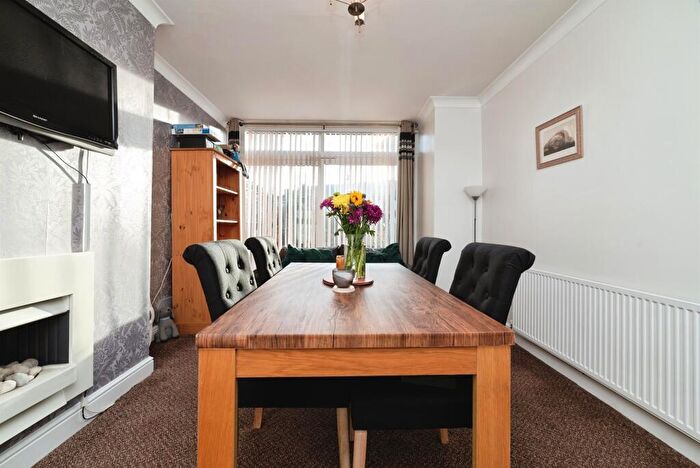 3 Bedroom Semi-Detached House For Sale In Burniston Road, Hull, HU5