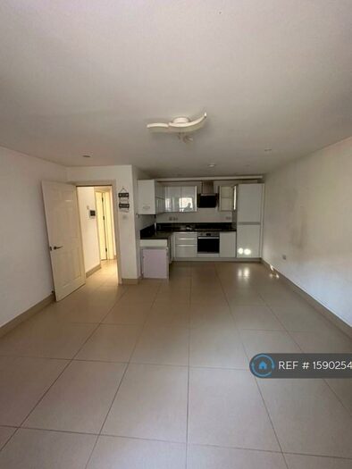 2 Bedroom Flat To Rent In Lower Addiscombe Road, Croydon, CR0