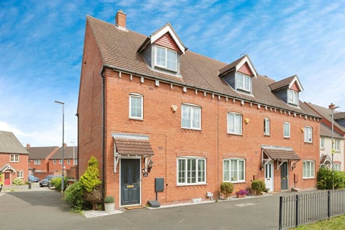 4 Bedroom End Of Terrace House For Sale In Applebees Walk, Hinckley, LE10