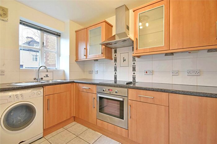 1 Bedroom Flat To Rent In Draycott Close, Cricklewood, NW2