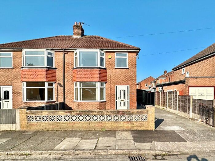 3 Bedroom Semi Detached House For Sale In Beech Road, Sale, Greater Manchester, M33