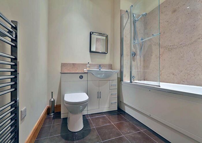 1 Bedroom Flat To Rent In Mulberry Court, Shadwell, E1