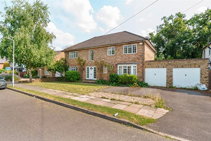 5 Bedroom Detached House For Sale In Broadwood Avenue, Ruislip, HA4