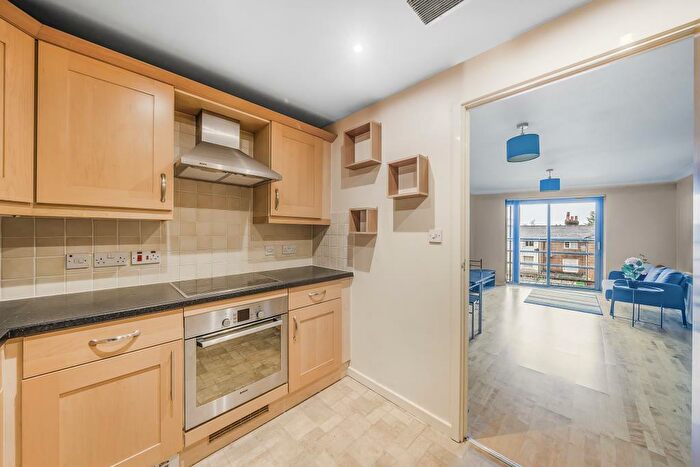 2 Bedroom Flat For Sale In Central Reading, Berkshire, RG1