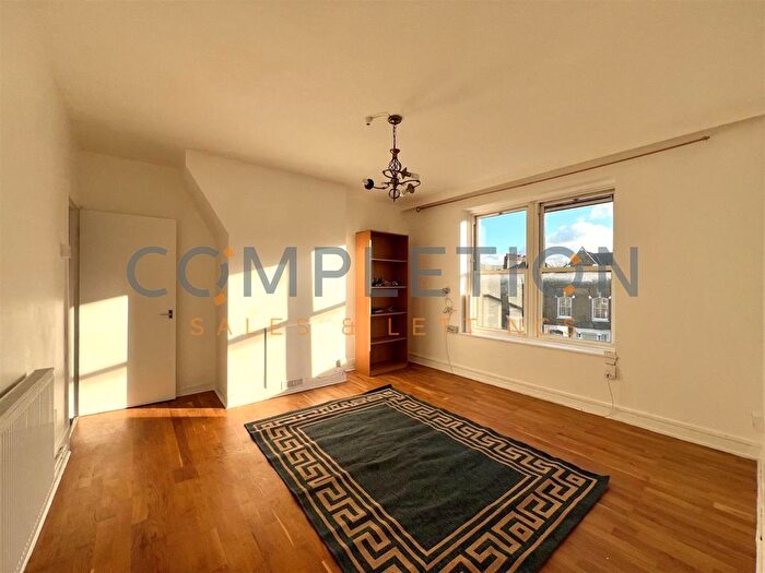 2 Bedroom Flat To Rent In Amhurst Road, London, E8