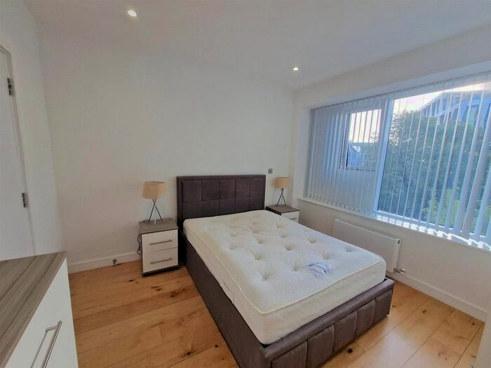 1 Bedroom Flat To Rent In Lampton Road, Hounslow, TW3