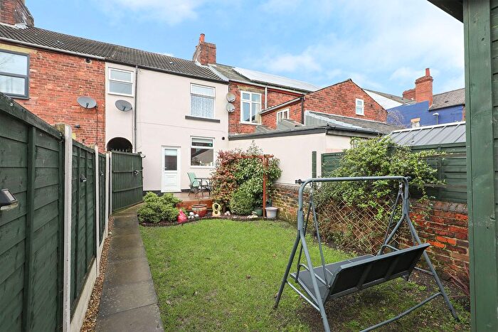 2 Bedroom Terraced House For Sale In Chatsworth Road, Chesterfield, S40