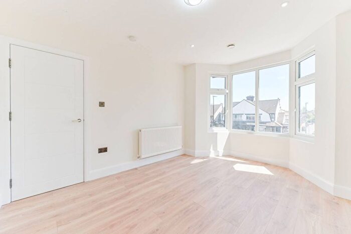 1 Bedroom Flat To Rent In Waverley Way, Carshalton Beeches, Carshalton, SM5