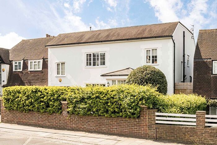 6 Bedroom Semi-Detached House For Sale In Leigham Court Road, London, SW16