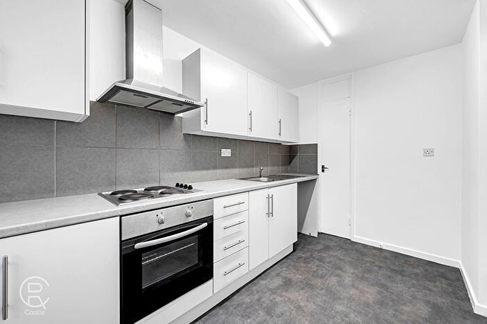 2 Bedroom Flat For Sale In Riverside Close, London, W7