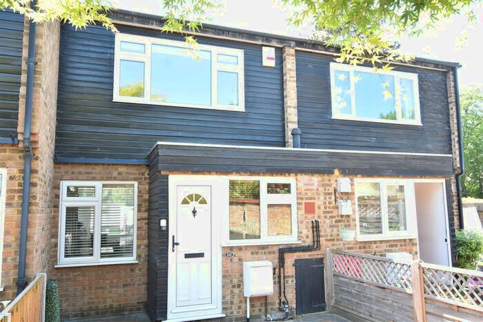 2 Bedroom Property To Rent In Iris Close, Surbiton, KT6