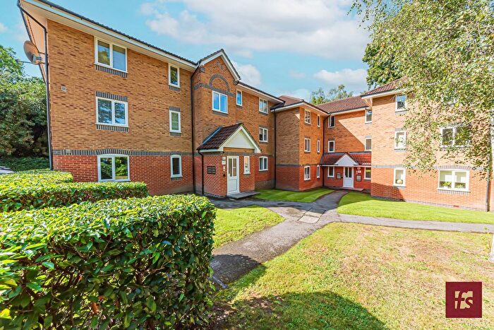 2 Bedroom Flat For Sale In Masefield Gardens, Crowthorne, Berkshire, RG45