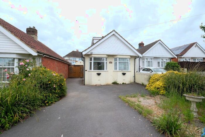 3 Bedroom Detached Bungalow To Rent In Avon Road, Southampton, SO18