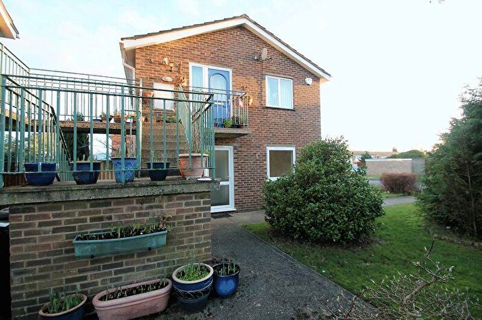 2 Bedroom Flat To Rent In Ashfield Way, Hazlemere, HP15
