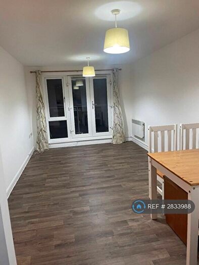2 Bedroom Flat To Rent In Foundry Court, Slough, SL2