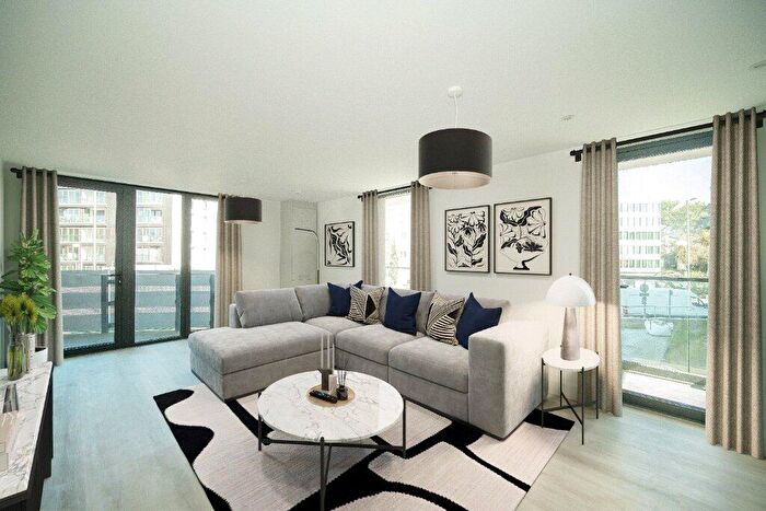 2 Bedroom Flat For Sale In Savoy Place, Farnborough, Hampshire, GU14