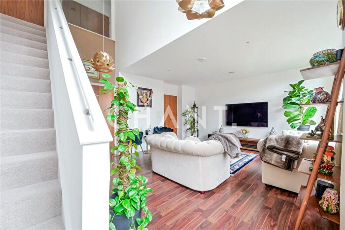 3 Bedroom Apartment To Rent In Kilburn Park Road, London, NW6