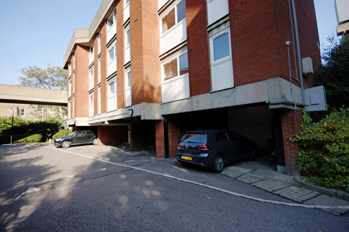 4 Bedroom Maisonette To Rent In Crayford Road, London, N7