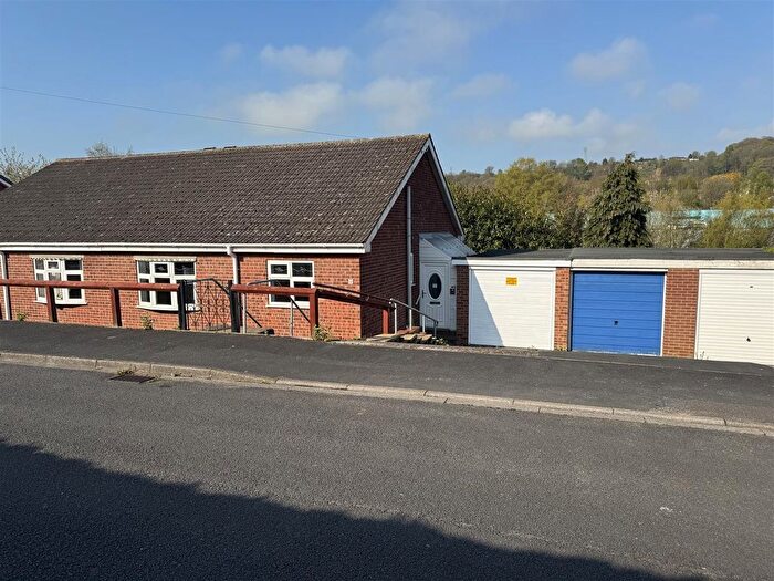 2 Bedroom Semi-Detached Bungalow To Rent In Trinity Gardens, Scarborough, YO11