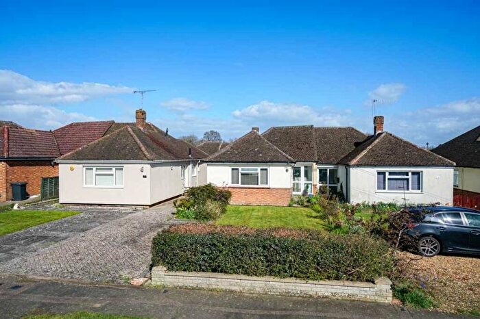 2 Bedroom Semi-Detached Bungalow For Sale In Elm Avenue, Caddington, LU1