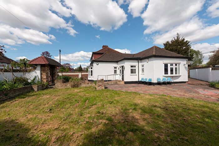 3 Bedroom Detached Bungalow For Sale In Spring Grove Road, Hounslow, TW3
