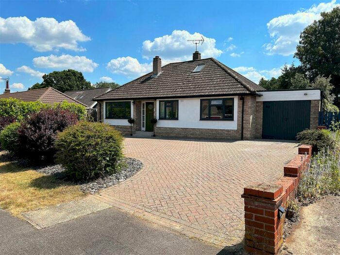 3 Bedroom Detached Bungalow For Sale In Icepits Close, Great Barton, IP31