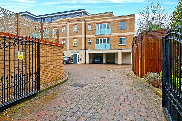 2 Bedroom Flat For Sale In St. Marks Road, Windsor, Berkshire, SL4