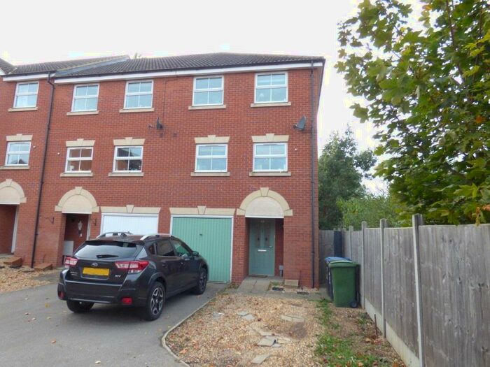 4 Bedroom Town House To Rent In Tungstone Way, Market Harborough, LE16